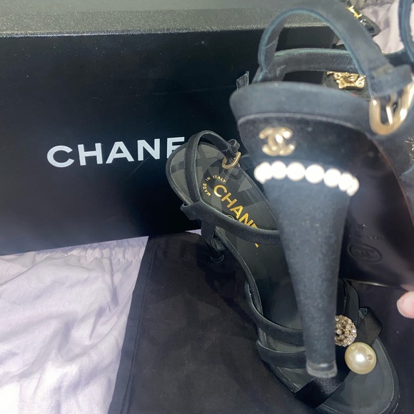 Chanel heels - Picture 2 of 5